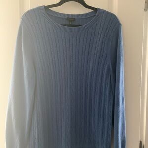 Beautiful like new tablets sweater.